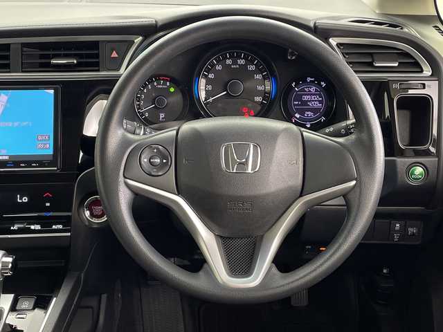 ホンダ シャトル G 鹿児島県 2016(平28)年 8.9万km ミッドナイトブルービームM ワンオーナー　/純正８型ナビ　/（フルセグ/Ｂｌｕｅｔｏｏｔｈ/CD/DVD)　/ビルドインＥＴＣ　/バックカメラ　/ステアリングスイッチ　/電動格納ミラー　/純正フロアマット　/ドアバイザー　/アイドリングストップ/プッシュスタートボタン　/スマートキー/保証書/取扱説明書