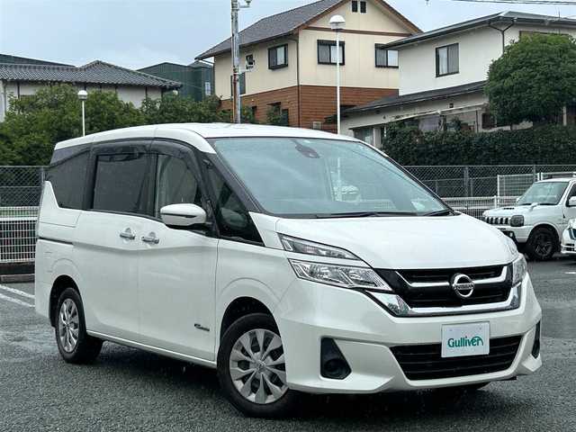 日産 セレナ X 熊本県 2017(平29)年 6.5万km ブリリアントホワイトパール 衝突軽減ブレーキ/社外ナビ/（CD・DVD・フルセグTV・BTオーディオ・SD）/バックカメラ/ETC/社外フリップダウンモニター（RXH12X-L）/ドライブレコーダー/オートライト/横滑り防止装置/ウィンカーミラー/純正フロアマット/純正ドアバイザー/新車保証書/取扱説明書/スペアキー×1本