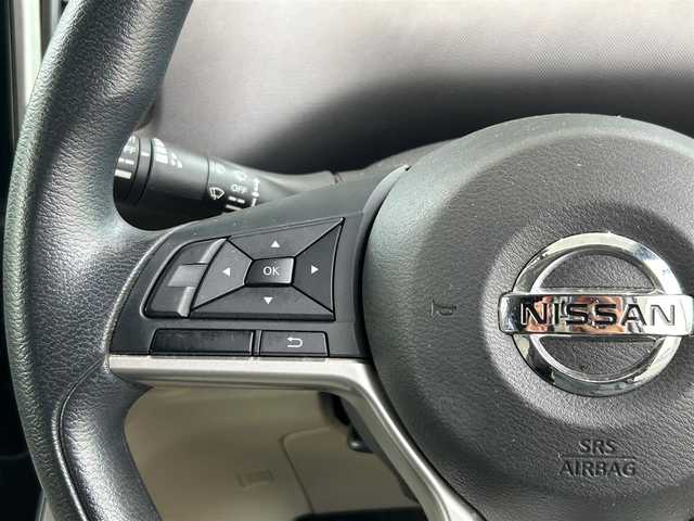 日産 セレナ X 熊本県 2017(平29)年 6.5万km ブリリアントホワイトパール 衝突軽減ブレーキ/社外ナビ/（CD・DVD・フルセグTV・BTオーディオ・SD）/バックカメラ/ETC/社外フリップダウンモニター（RXH12X-L）/ドライブレコーダー/オートライト/横滑り防止装置/ウィンカーミラー/純正フロアマット/純正ドアバイザー/新車保証書/取扱説明書/スペアキー×1本