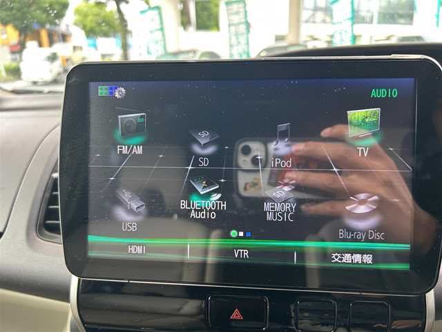 日産 セレナ X 熊本県 2017(平29)年 6.5万km ブリリアントホワイトパール 衝突軽減ブレーキ/社外ナビ/（CD・DVD・フルセグTV・BTオーディオ・SD）/バックカメラ/ETC/社外フリップダウンモニター（RXH12X-L）/ドライブレコーダー/オートライト/横滑り防止装置/ウィンカーミラー/純正フロアマット/純正ドアバイザー/新車保証書/取扱説明書/スペアキー×1本