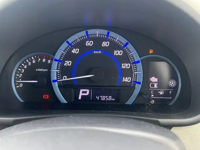 スズキ ワゴンＲ FZ 秋田県 2014(平26)年 4.8万km クリスタルホワイトP ４WD/純正オーディオ（AM/FM/CD)/衝突軽減システム/社外アルミ/スマートキー/アイドリングストップ/プッシュスタート/純正エアロパーツ/前席シートヒーター/社外フロアマット/純正ドアバイザー/ステアリングスイッチ/オートエアコン/パワーステアリング/パワーウィンドウ/レベライザー/電動格納ウィンカーミラー/横滑り防止/盗難防止装置/保証書/取扱説明書/記録簿