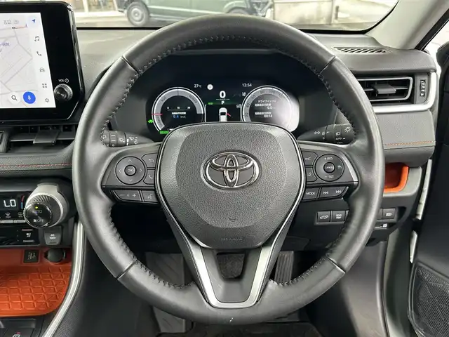 トヨタ ＲＡＶ４ ハイブリッド アドベンチャー 広島県 2023(令5)年 1.4万km アーバンカーキ ワンオーナー/JAOSバンパーガード/パノラマルーフ/4WD/純正ナビ（Bluetooth/フルセグTV/AM/FM）/バックカメラ/ETC2.0/前後ドライブレコーダー/電動リアゲート/シートヒーター「D/N席」/エアーシート「D/N席」/メモリ付きパワーシート/衝突被害軽減システム/レーダークルーズコントロール/前後コーナーセンサー/ブラインドスポットモニター/標識認識機能/リアクロストラフィックアラート/デジタルインナーミラー/LEDヘッドライト/オートライト/オートマチックハイビーム/フォグライト/プッシュスタート/ステアリングヒーター/ドアバイザー/純正ラゲッジプロテクター/純正フロアマット/純正アルミ/取扱説明書/保証書/スペアキー×1