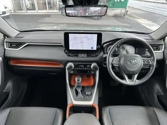 トヨタ ＲＡＶ４ ハイブリッド アドベンチャー 広島県 2023(令5)年 1.4万km アーバンカーキ ワンオーナー/JAOSバンパーガード/パノラマルーフ/4WD/純正ナビ（Bluetooth/フルセグTV/AM/FM）/バックカメラ/ETC2.0/前後ドライブレコーダー/電動リアゲート/シートヒーター「D/N席」/エアーシート「D/N席」/メモリ付きパワーシート/衝突被害軽減システム/レーダークルーズコントロール/前後コーナーセンサー/ブラインドスポットモニター/標識認識機能/リアクロストラフィックアラート/デジタルインナーミラー/LEDヘッドライト/オートライト/オートマチックハイビーム/フォグライト/プッシュスタート/ステアリングヒーター/ドアバイザー/純正ラゲッジプロテクター/純正フロアマット/純正アルミ/取扱説明書/保証書/スペアキー×1
