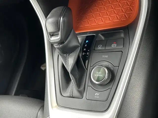トヨタ ＲＡＶ４ ハイブリッド アドベンチャー 広島県 2023(令5)年 1.4万km アーバンカーキ ワンオーナー/JAOSバンパーガード/パノラマルーフ/4WD/純正ナビ（Bluetooth/フルセグTV/AM/FM）/バックカメラ/ETC2.0/前後ドライブレコーダー/電動リアゲート/シートヒーター「D/N席」/エアーシート「D/N席」/メモリ付きパワーシート/衝突被害軽減システム/レーダークルーズコントロール/前後コーナーセンサー/ブラインドスポットモニター/標識認識機能/リアクロストラフィックアラート/デジタルインナーミラー/LEDヘッドライト/オートライト/オートマチックハイビーム/フォグライト/プッシュスタート/ステアリングヒーター/ドアバイザー/純正ラゲッジプロテクター/純正フロアマット/純正アルミ/取扱説明書/保証書/スペアキー×1