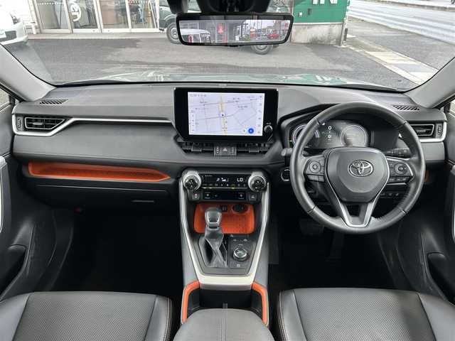 トヨタ ＲＡＶ４ ハイブリッド アドベンチャー 広島県 2023(令5)年 1.4万km アーバンカーキ ワンオーナー/JAOSバンパーガード/パノラマルーフ/4WD/純正ナビ（Bluetooth/フルセグTV/AM/FM）/バックカメラ/ETC2.0/前後ドライブレコーダー/電動リアゲート/シートヒーター「D/N席」/エアーシート「D/N席」/メモリ付きパワーシート/衝突被害軽減システム/レーダークルーズコントロール/前後コーナーセンサー/ブラインドスポットモニター/標識認識機能/リアクロストラフィックアラート/デジタルインナーミラー/LEDヘッドライト/オートライト/オートマチックハイビーム/フォグライト/プッシュスタート/ステアリングヒーター/ドアバイザー/純正ラゲッジプロテクター/純正フロアマット/純正アルミ/取扱説明書/保証書/スペアキー×1