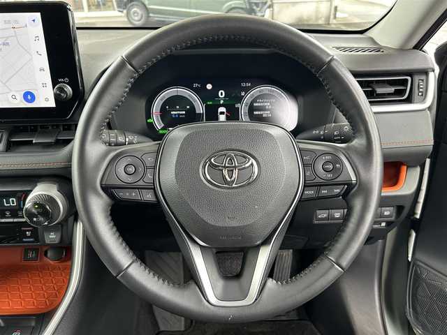 トヨタ ＲＡＶ４ ハイブリッド アドベンチャー 広島県 2023(令5)年 1.4万km アーバンカーキ ワンオーナー/JAOSバンパーガード/パノラマルーフ/4WD/純正ナビ（Bluetooth/フルセグTV/AM/FM）/バックカメラ/ETC2.0/前後ドライブレコーダー/電動リアゲート/シートヒーター「D/N席」/エアーシート「D/N席」/メモリ付きパワーシート/衝突被害軽減システム/レーダークルーズコントロール/前後コーナーセンサー/ブラインドスポットモニター/標識認識機能/リアクロストラフィックアラート/デジタルインナーミラー/LEDヘッドライト/オートライト/オートマチックハイビーム/フォグライト/プッシュスタート/ステアリングヒーター/ドアバイザー/純正ラゲッジプロテクター/純正フロアマット/純正アルミ/取扱説明書/保証書/スペアキー×1