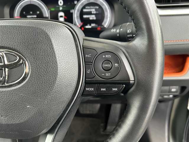 トヨタ ＲＡＶ４ ハイブリッド アドベンチャー 広島県 2023(令5)年 1.4万km アーバンカーキ ワンオーナー/JAOSバンパーガード/パノラマルーフ/4WD/純正ナビ（Bluetooth/フルセグTV/AM/FM）/バックカメラ/ETC2.0/前後ドライブレコーダー/電動リアゲート/シートヒーター「D/N席」/エアーシート「D/N席」/メモリ付きパワーシート/衝突被害軽減システム/レーダークルーズコントロール/前後コーナーセンサー/ブラインドスポットモニター/標識認識機能/リアクロストラフィックアラート/デジタルインナーミラー/LEDヘッドライト/オートライト/オートマチックハイビーム/フォグライト/プッシュスタート/ステアリングヒーター/ドアバイザー/純正ラゲッジプロテクター/純正フロアマット/純正アルミ/取扱説明書/保証書/スペアキー×1