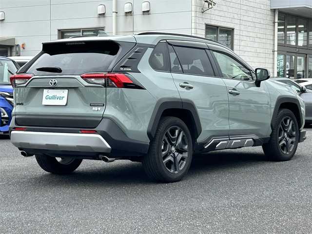 トヨタ ＲＡＶ４ ハイブリッド アドベンチャー 広島県 2023(令5)年 1.4万km アーバンカーキ ワンオーナー/JAOSバンパーガード/パノラマルーフ/4WD/純正ナビ（Bluetooth/フルセグTV/AM/FM）/バックカメラ/ETC2.0/前後ドライブレコーダー/電動リアゲート/シートヒーター「D/N席」/エアーシート「D/N席」/メモリ付きパワーシート/衝突被害軽減システム/レーダークルーズコントロール/前後コーナーセンサー/ブラインドスポットモニター/標識認識機能/リアクロストラフィックアラート/デジタルインナーミラー/LEDヘッドライト/オートライト/オートマチックハイビーム/フォグライト/プッシュスタート/ステアリングヒーター/ドアバイザー/純正ラゲッジプロテクター/純正フロアマット/純正アルミ/取扱説明書/保証書/スペアキー×1