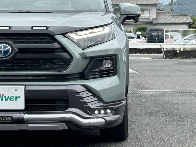 トヨタ ＲＡＶ４ ハイブリッド アドベンチャー 広島県 2023(令5)年 1.4万km アーバンカーキ ワンオーナー/JAOSバンパーガード/パノラマルーフ/4WD/純正ナビ（Bluetooth/フルセグTV/AM/FM）/バックカメラ/ETC2.0/前後ドライブレコーダー/電動リアゲート/シートヒーター「D/N席」/エアーシート「D/N席」/メモリ付きパワーシート/衝突被害軽減システム/レーダークルーズコントロール/前後コーナーセンサー/ブラインドスポットモニター/標識認識機能/リアクロストラフィックアラート/デジタルインナーミラー/LEDヘッドライト/オートライト/オートマチックハイビーム/フォグライト/プッシュスタート/ステアリングヒーター/ドアバイザー/純正ラゲッジプロテクター/純正フロアマット/純正アルミ/取扱説明書/保証書/スペアキー×1