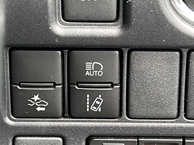 トヨタ エスクァイア Gi 広島県 2019(令1)年 6.4万km ホワイトパールクリスタルシャイン 禁煙/モデリスタエアロ /社外ナビ/CD/DVD/DTV/Bluetooth/バックカメラ/クルーズコントロール/両側パワースライドドア/LEDオートライト/オートマチックハイビーム /LDA/コーナーセンサー /ETC/ドライブレコーダー/純正アルミホイール/スマートキー/プッシュスタート /純正フロアマット