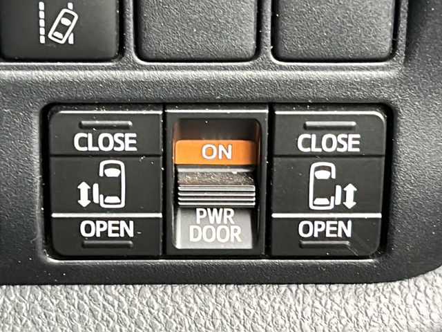 トヨタ エスクァイア Gi 広島県 2019(令1)年 6.4万km ホワイトパールクリスタルシャイン 禁煙/モデリスタエアロ /社外ナビ/CD/DVD/DTV/Bluetooth/バックカメラ/クルーズコントロール/両側パワースライドドア/LEDオートライト/オートマチックハイビーム /LDA/コーナーセンサー /ETC/ドライブレコーダー/純正アルミホイール/スマートキー/プッシュスタート /純正フロアマット