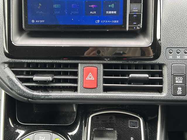 トヨタ エスクァイア Gi 広島県 2019(令1)年 6.4万km ホワイトパールクリスタルシャイン 禁煙/モデリスタエアロ /社外ナビ/CD/DVD/DTV/Bluetooth/バックカメラ/クルーズコントロール/両側パワースライドドア/LEDオートライト/オートマチックハイビーム /LDA/コーナーセンサー /ETC/ドライブレコーダー/純正アルミホイール/スマートキー/プッシュスタート /純正フロアマット
