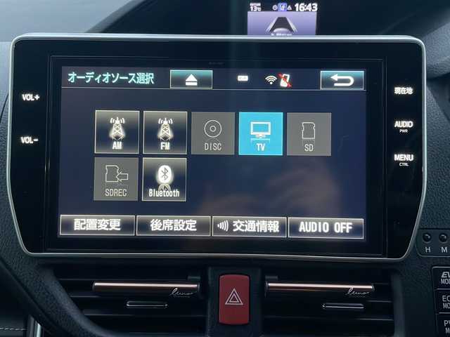 トヨタ エスクァイア ハイブリッド Gi 福島県 2018(平30)年 8.3万km ホワイトパールクリスタルシャイン 純正SDナビ/（FM/AM/DVD/Bluetooth）/レザーシート/バックカメラ/フルセグTV/衝突軽減ブレーキ/レーンキープアシスト/横滑り防止装置/両側電動スライド/ETC/LEDヘッドライト/純正フロアマット/後席用モニター/プッシュスタート/スマートキー