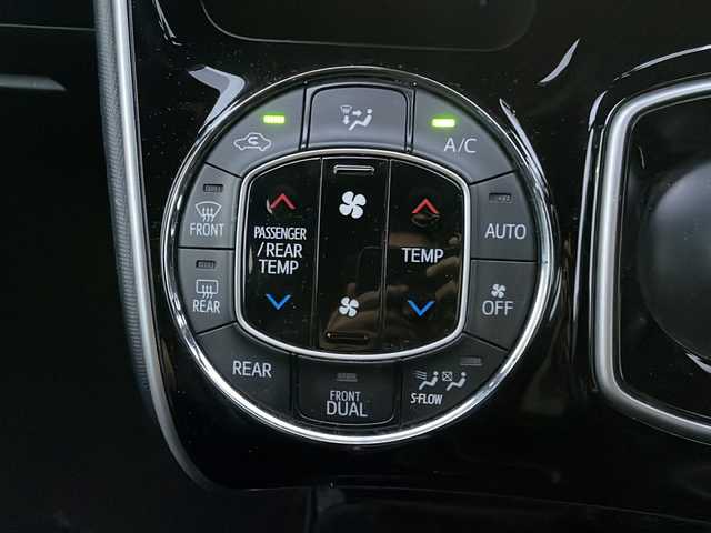 トヨタ エスクァイア ハイブリッド Gi 福島県 2018(平30)年 8.3万km ホワイトパールクリスタルシャイン 純正SDナビ/（FM/AM/DVD/Bluetooth）/レザーシート/バックカメラ/フルセグTV/衝突軽減ブレーキ/レーンキープアシスト/横滑り防止装置/両側電動スライド/ETC/LEDヘッドライト/純正フロアマット/後席用モニター/プッシュスタート/スマートキー