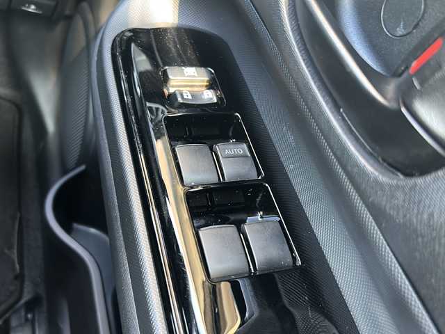 トヨタ アクア S スタイルブラック 静岡県 2019(令1)年 7.1万km ダークブルーマイカ 安全機能/・パーキングサポートブレーキ/・レーンキープアシスト/・クリアランスソナー/純正ナビ/・フルセグTV/・CD/DVD/Bluetooth/MSV/ラジオ/主要装備/・バック、フロントカメラ/・ドライブレコーダー/・シートヒーター/・ETC/・LEDヘッドライト/・ステアリングスイッチ/・クルーズコントロール/・プッシュスタート/・スマートキー