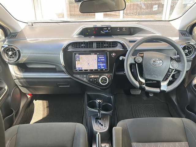 トヨタ アクア S スタイルブラック 静岡県 2019(令1)年 7.1万km ダークブルーマイカ 安全機能/・パーキングサポートブレーキ/・レーンキープアシスト/・クリアランスソナー/純正ナビ/・フルセグTV/・CD/DVD/Bluetooth/MSV/ラジオ/主要装備/・バック、フロントカメラ/・ドライブレコーダー/・シートヒーター/・ETC/・LEDヘッドライト/・ステアリングスイッチ/・クルーズコントロール/・プッシュスタート/・スマートキー