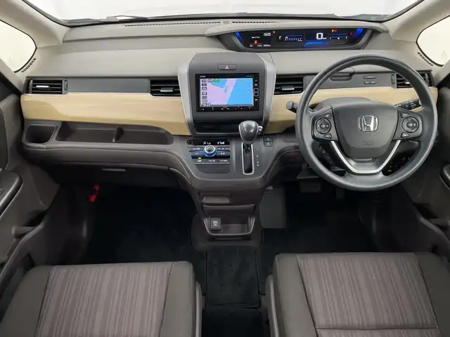 ホンダ フリード G ホンダセンシング 鹿児島県 2018(平30)年 2.6万km ブルーホライゾンM 純正ナビ/（Bluetooth、フルセグTV、CD、DVD、FM、AM）/ホンダセンシング/プッシュスタート/アイドリングストップ/AAC/アダプティブクルーズコントロール/ETC/バックカメラ/純正フロアマット/両側パワースライドドア/ドアバイザー/LEDヘッドライト/オートライト