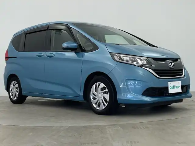 ホンダ フリード G ホンダセンシング 鹿児島県 2018(平30)年 2.6万km ブルーホライゾンM 純正ナビ/（Bluetooth、フルセグTV、CD、DVD、FM、AM）/ホンダセンシング/プッシュスタート/アイドリングストップ/AAC/アダプティブクルーズコントロール/ETC/バックカメラ/純正フロアマット/両側パワースライドドア/ドアバイザー/LEDヘッドライト/オートライト