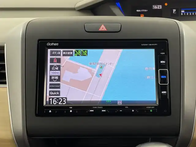 ホンダ フリード G ホンダセンシング 鹿児島県 2018(平30)年 2.6万km ブルーホライゾンM 純正ナビ/（Bluetooth、フルセグTV、CD、DVD、FM、AM）/ホンダセンシング/プッシュスタート/アイドリングストップ/AAC/アダプティブクルーズコントロール/ETC/バックカメラ/純正フロアマット/両側パワースライドドア/ドアバイザー/LEDヘッドライト/オートライト