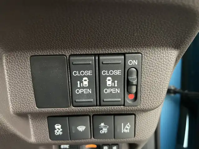 ホンダ フリード G ホンダセンシング 鹿児島県 2018(平30)年 2.6万km ブルーホライゾンM 純正ナビ/（Bluetooth、フルセグTV、CD、DVD、FM、AM）/ホンダセンシング/プッシュスタート/アイドリングストップ/AAC/アダプティブクルーズコントロール/ETC/バックカメラ/純正フロアマット/両側パワースライドドア/ドアバイザー/LEDヘッドライト/オートライト