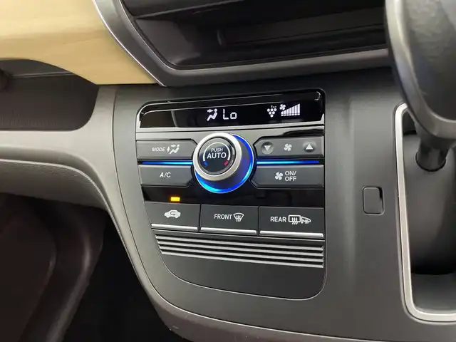 ホンダ フリード G ホンダセンシング 鹿児島県 2018(平30)年 2.6万km ブルーホライゾンM 純正ナビ/（Bluetooth、フルセグTV、CD、DVD、FM、AM）/ホンダセンシング/プッシュスタート/アイドリングストップ/AAC/アダプティブクルーズコントロール/ETC/バックカメラ/純正フロアマット/両側パワースライドドア/ドアバイザー/LEDヘッドライト/オートライト
