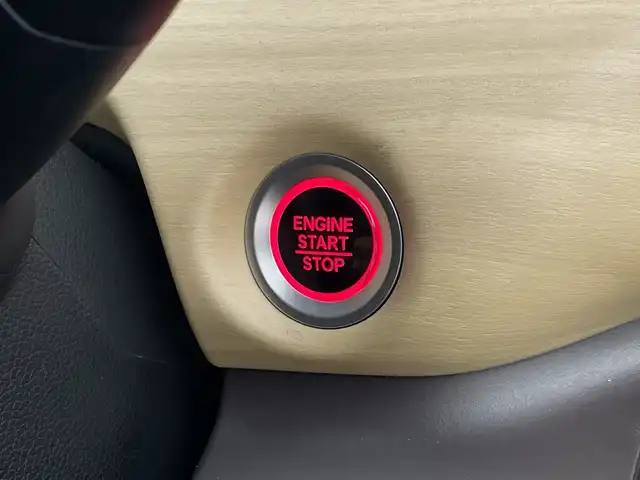 ホンダ フリード G ホンダセンシング 鹿児島県 2018(平30)年 2.6万km ブルーホライゾンM 純正ナビ/（Bluetooth、フルセグTV、CD、DVD、FM、AM）/ホンダセンシング/プッシュスタート/アイドリングストップ/AAC/アダプティブクルーズコントロール/ETC/バックカメラ/純正フロアマット/両側パワースライドドア/ドアバイザー/LEDヘッドライト/オートライト