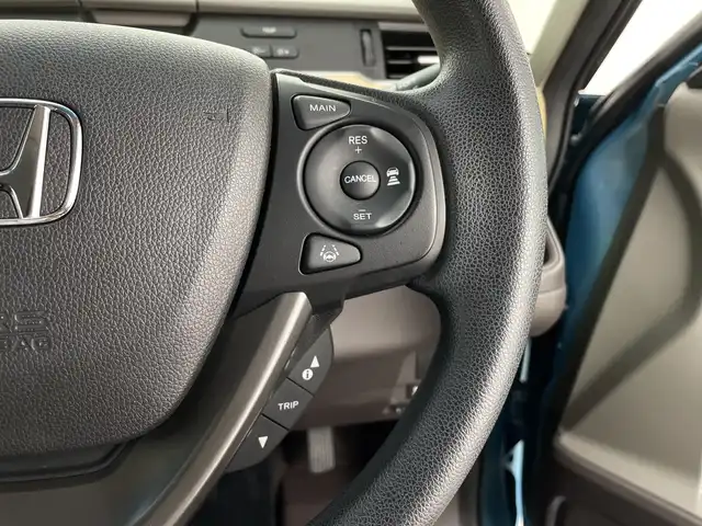 ホンダ フリード G ホンダセンシング 鹿児島県 2018(平30)年 2.6万km ブルーホライゾンM 純正ナビ/（Bluetooth、フルセグTV、CD、DVD、FM、AM）/ホンダセンシング/プッシュスタート/アイドリングストップ/AAC/アダプティブクルーズコントロール/ETC/バックカメラ/純正フロアマット/両側パワースライドドア/ドアバイザー/LEDヘッドライト/オートライト