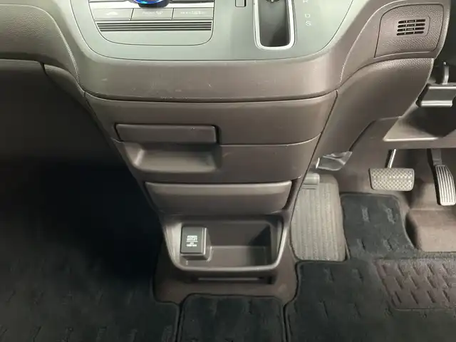 ホンダ フリード G ホンダセンシング 鹿児島県 2018(平30)年 2.6万km ブルーホライゾンM 純正ナビ/（Bluetooth、フルセグTV、CD、DVD、FM、AM）/ホンダセンシング/プッシュスタート/アイドリングストップ/AAC/アダプティブクルーズコントロール/ETC/バックカメラ/純正フロアマット/両側パワースライドドア/ドアバイザー/LEDヘッドライト/オートライト