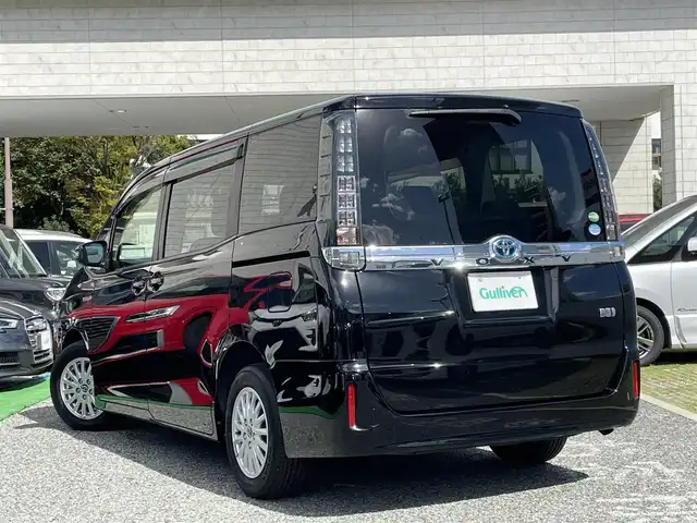 トヨタ ヴォクシー ハイブリッド V 兵庫県 2014(平26)年 8.4万km ブラック 外部検査実施済み/・純正9インチメモリーナビ（NSZT-Y62G）/・地デジ/DVD/BT/・バックカメラ/・ステアリングリモコン/・カロッツェリアツイーター/・ナビTVキャンセラー/・左パワースライドドア/・ビルトインETC/・純正15インチAW/・前席シートヒーター/・置くだけ充電/・オートLEDヘッドランプ/・スペアキー