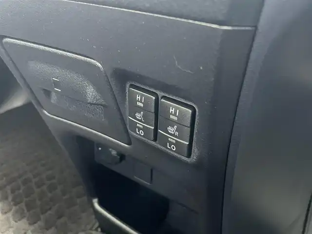 トヨタ ヴォクシー ハイブリッド V 兵庫県 2014(平26)年 8.4万km ブラック 外部検査実施済み/・純正9インチメモリーナビ（NSZT-Y62G）/・地デジ/DVD/BT/・バックカメラ/・ステアリングリモコン/・カロッツェリアツイーター/・ナビTVキャンセラー/・左パワースライドドア/・ビルトインETC/・純正15インチAW/・前席シートヒーター/・置くだけ充電/・オートLEDヘッドランプ/・スペアキー