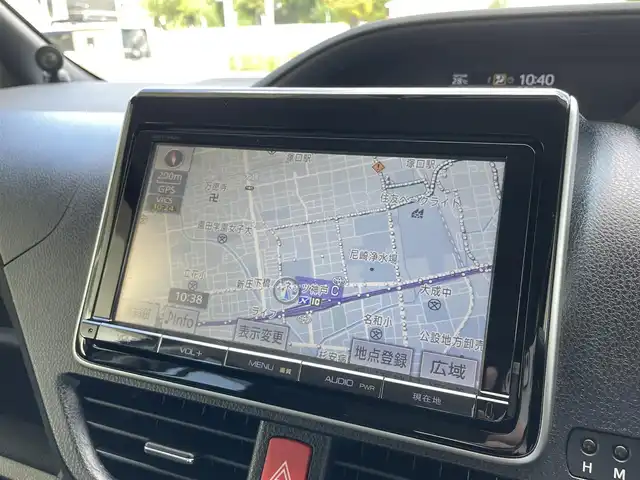 トヨタ ヴォクシー ハイブリッド V 兵庫県 2014(平26)年 8.4万km ブラック 外部検査実施済み/・純正9インチメモリーナビ（NSZT-Y62G）/・地デジ/DVD/BT/・バックカメラ/・ステアリングリモコン/・カロッツェリアツイーター/・ナビTVキャンセラー/・左パワースライドドア/・ビルトインETC/・純正15インチAW/・前席シートヒーター/・置くだけ充電/・オートLEDヘッドランプ/・スペアキー