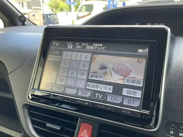 トヨタ ヴォクシー ハイブリッド V 兵庫県 2014(平26)年 8.4万km ブラック 外部検査実施済み/・純正9インチメモリーナビ（NSZT-Y62G）/・地デジ/DVD/BT/・バックカメラ/・ステアリングリモコン/・カロッツェリアツイーター/・ナビTVキャンセラー/・左パワースライドドア/・ビルトインETC/・純正15インチAW/・前席シートヒーター/・置くだけ充電/・オートLEDヘッドランプ/・スペアキー