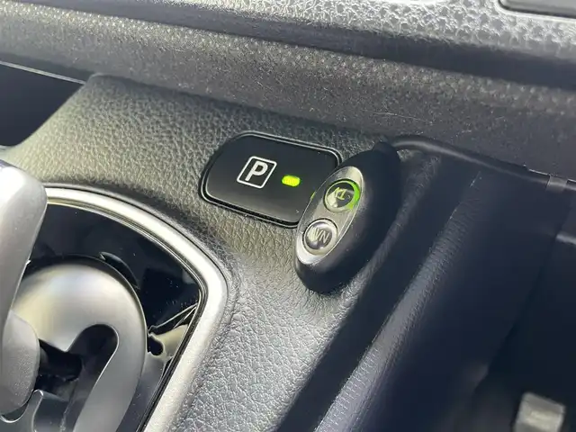 トヨタ ヴォクシー ハイブリッド V 兵庫県 2014(平26)年 8.4万km ブラック 外部検査実施済み/・純正9インチメモリーナビ（NSZT-Y62G）/・地デジ/DVD/BT/・バックカメラ/・ステアリングリモコン/・カロッツェリアツイーター/・ナビTVキャンセラー/・左パワースライドドア/・ビルトインETC/・純正15インチAW/・前席シートヒーター/・置くだけ充電/・オートLEDヘッドランプ/・スペアキー