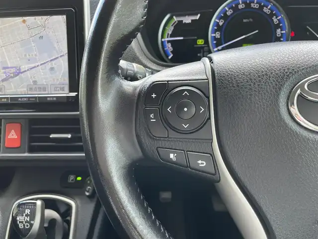 トヨタ ヴォクシー ハイブリッド V 兵庫県 2014(平26)年 8.4万km ブラック 外部検査実施済み/・純正9インチメモリーナビ（NSZT-Y62G）/・地デジ/DVD/BT/・バックカメラ/・ステアリングリモコン/・カロッツェリアツイーター/・ナビTVキャンセラー/・左パワースライドドア/・ビルトインETC/・純正15インチAW/・前席シートヒーター/・置くだけ充電/・オートLEDヘッドランプ/・スペアキー