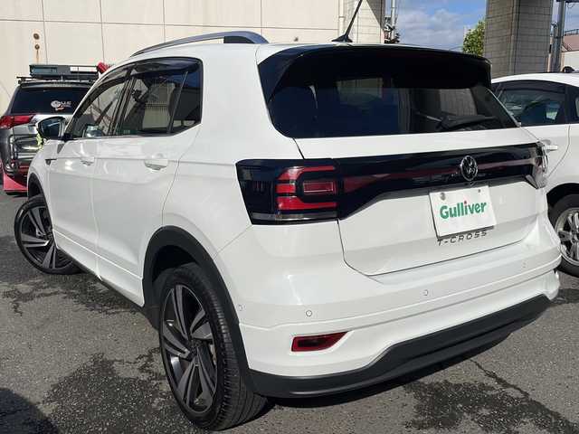 フォルクスワーゲン ＶＷ Ｔ－クロス TSI Rライン 東京都 2021(令3)年 1.3万km ピュアホワイト ワンオーナー/オールインセーフティ/・アダプティブクルーズコントロール/・レーンキープアシスト/・スタティックコーナリングライト/・ハイビームアシスト/・リアビューカメラ/・駐車支援システム/・デイタイムランニングライト/・ブラインドスポットモニター/・ドライバー疲労検知システム/・パークディスタンスコントロール/・オプティカルパーキングシステム/・リアトラフィックアラート/・プリクラッシュブレーキシステム/・プロアクティブオキュパントプロテクション/ドライビングプロファイル機能/Discover Mediaパッケージ/・SSDナビゲーションシステム/・８インチタッチスクリーン/・ジェスチャーコントロール/・Apple Car Play/・Android Auto/・We Connent Plus/ビルトインETC 2.0/オートクルーズコントロール/シルバールーフレール/Rエンブレム入ディンプル革巻きステアリング/パドルシフト/テクノロジーパッケージ/・デジタルコックピットプロ/・スマートフォンワイヤレスチャージング/ミラーヒーター/アルミペダル/スマートエントリー/スタートシステム/新車時保証書/取扱説明書