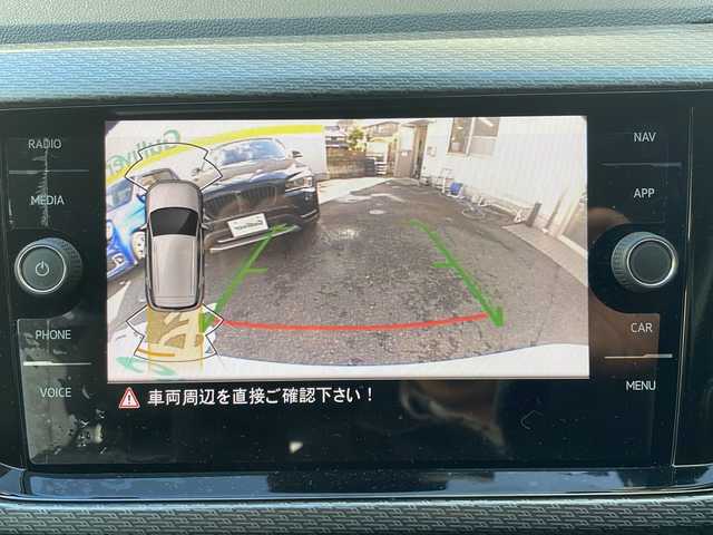 フォルクスワーゲン ＶＷ Ｔ－クロス TSI Rライン 東京都 2021(令3)年 1.3万km ピュアホワイト ワンオーナー/オールインセーフティ/・アダプティブクルーズコントロール/・レーンキープアシスト/・スタティックコーナリングライト/・ハイビームアシスト/・リアビューカメラ/・駐車支援システム/・デイタイムランニングライト/・ブラインドスポットモニター/・ドライバー疲労検知システム/・パークディスタンスコントロール/・オプティカルパーキングシステム/・リアトラフィックアラート/・プリクラッシュブレーキシステム/・プロアクティブオキュパントプロテクション/ドライビングプロファイル機能/Discover Mediaパッケージ/・SSDナビゲーションシステム/・８インチタッチスクリーン/・ジェスチャーコントロール/・Apple Car Play/・Android Auto/・We Connent Plus/ビルトインETC 2.0/オートクルーズコントロール/シルバールーフレール/Rエンブレム入ディンプル革巻きステアリング/パドルシフト/テクノロジーパッケージ/・デジタルコックピットプロ/・スマートフォンワイヤレスチャージング/ミラーヒーター/アルミペダル/スマートエントリー/スタートシステム/新車時保証書/取扱説明書