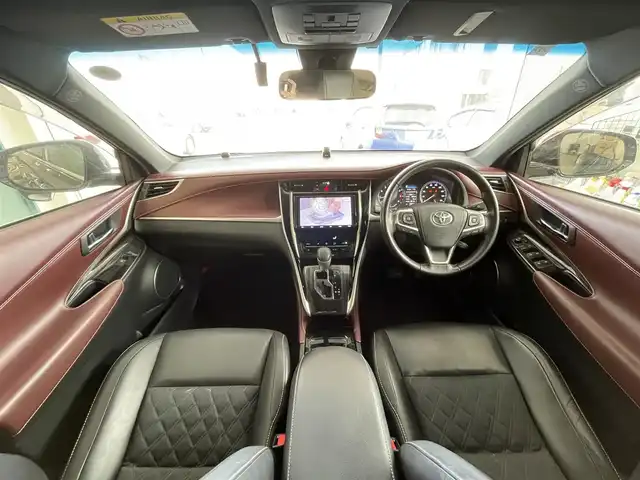 トヨタ ハリアー エレガンス 千葉県 2019(平31)年 5.4万km ブラック ワンオーナー車/サンルーフ　/９型純正ナビ(NSZT-Y66T)　/・ラジオ/CD/DVD/フルセグTV/BT/バックカメラ　/ビルトインETC2.0/Toyota Safety Sence/・レーダークルーズコントロール/・プリクラッシュセーフティ/・横滑り防止装置/・レーンディパーチャーアラート/・前後コーナーセンサー/・オートハイビーム/純正ドライブレコーダー　/カーテンエアバッグ/アイドリングストップ/ブレーキホールド/電子パーキングブレーキ　/ハーフレザーシート/パワーシート/純正フロアマット/プッシュスタート/スマートキー/純正17インチAW /LEDヘッドライト/取扱説明書/保証書/スペアキー