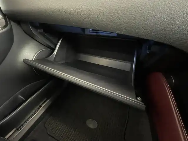 トヨタ ハリアー エレガンス 千葉県 2019(平31)年 5.4万km ブラック ワンオーナー車/サンルーフ　/９型純正ナビ(NSZT-Y66T)　/・ラジオ/CD/DVD/フルセグTV/BT/バックカメラ　/ビルトインETC2.0/Toyota Safety Sence/・レーダークルーズコントロール/・プリクラッシュセーフティ/・横滑り防止装置/・レーンディパーチャーアラート/・前後コーナーセンサー/・オートハイビーム/純正ドライブレコーダー　/カーテンエアバッグ/アイドリングストップ/ブレーキホールド/電子パーキングブレーキ　/ハーフレザーシート/パワーシート/純正フロアマット/プッシュスタート/スマートキー/純正17インチAW /LEDヘッドライト/取扱説明書/保証書/スペアキー