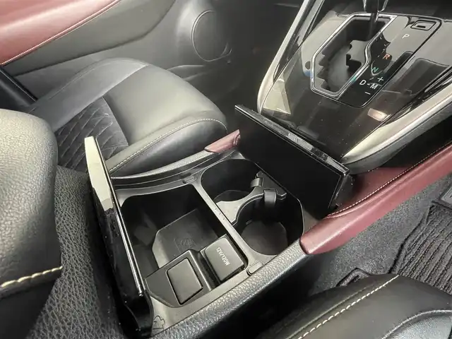 トヨタ ハリアー エレガンス 千葉県 2019(平31)年 5.4万km ブラック ワンオーナー車/サンルーフ　/９型純正ナビ(NSZT-Y66T)　/・ラジオ/CD/DVD/フルセグTV/BT/バックカメラ　/ビルトインETC2.0/Toyota Safety Sence/・レーダークルーズコントロール/・プリクラッシュセーフティ/・横滑り防止装置/・レーンディパーチャーアラート/・前後コーナーセンサー/・オートハイビーム/純正ドライブレコーダー　/カーテンエアバッグ/アイドリングストップ/ブレーキホールド/電子パーキングブレーキ　/ハーフレザーシート/パワーシート/純正フロアマット/プッシュスタート/スマートキー/純正17インチAW /LEDヘッドライト/取扱説明書/保証書/スペアキー