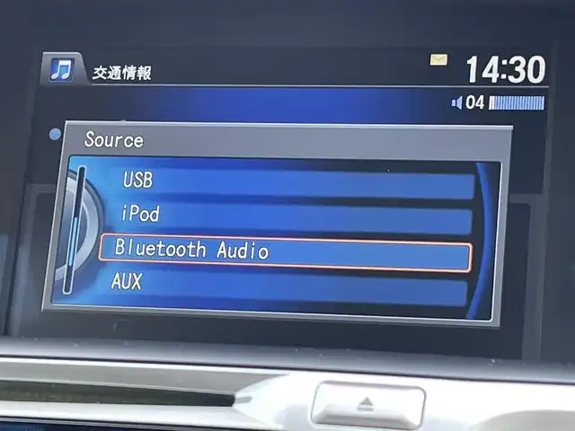 ホンダ アコード ハイブリッド EX 佐賀県 2013(平25)年 8.7万km ホワイトオーキッドパール 純正HDDナビゲーション/・フルセグTV/CD/DVD/USB/Bluetooth/バックカメラ/ビルトインETC(DSRC)/リバース連動ドアミラー/ヘッドアップワーニング/後席電動サンシェード/ISOFIX対応/木目調革巻きステアリング/ステアリングリモコン/社外17インチアルミホイール/純正LEDヘッドライト/純正フォグランプ/電動コーナーポール/純正フロアマット/純正ドアバイザ―/新車保証書/取扱説明書/スペアキー１本/アダプディブクルーズコントロール/衝突被害軽減ブレーキ/横滑り防止装置