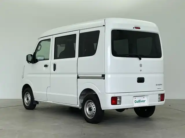 スズキ エブリイ PA 富山県 2024(令6)年 1.8万km スペリアホワイト 4WD/衝突被害軽減ブレーキ/オートライト/リアパーキングセンサー/レーンキープアシスト/横滑り防止装置/オーバーヘッドシェルフ/アイドリングストップ/スペアキー/エアコン/パワーステアリング