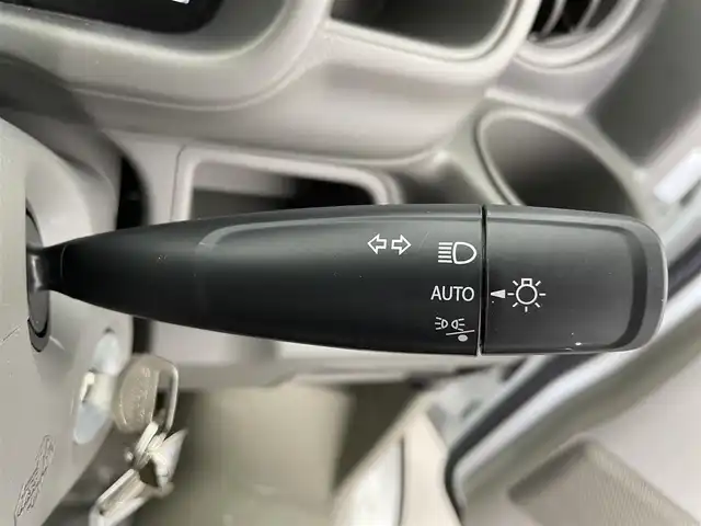 スズキ エブリイ PA 富山県 2024(令6)年 1.8万km スペリアホワイト 4WD/衝突被害軽減ブレーキ/オートライト/リアパーキングセンサー/レーンキープアシスト/横滑り防止装置/オーバーヘッドシェルフ/アイドリングストップ/スペアキー/エアコン/パワーステアリング