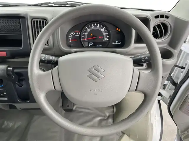 スズキ エブリイ PA 富山県 2024(令6)年 1.8万km スペリアホワイト 4WD/衝突被害軽減ブレーキ/オートライト/リアパーキングセンサー/レーンキープアシスト/横滑り防止装置/オーバーヘッドシェルフ/アイドリングストップ/スペアキー/エアコン/パワーステアリング
