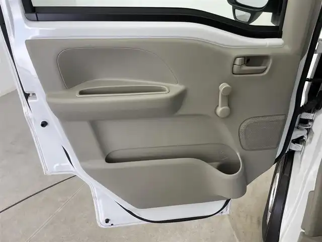 スズキ エブリイ PA 富山県 2024(令6)年 1.8万km スペリアホワイト 4WD/衝突被害軽減ブレーキ/オートライト/リアパーキングセンサー/レーンキープアシスト/横滑り防止装置/オーバーヘッドシェルフ/アイドリングストップ/スペアキー/エアコン/パワーステアリング