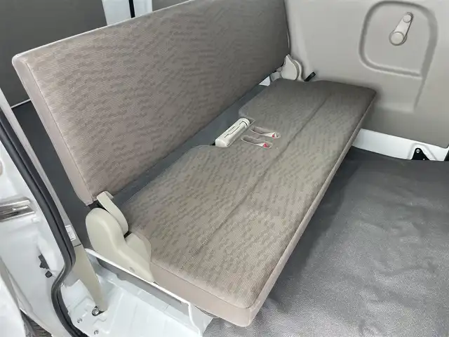 スズキ エブリイ PA 富山県 2024(令6)年 1.8万km スペリアホワイト 4WD/衝突被害軽減ブレーキ/オートライト/リアパーキングセンサー/レーンキープアシスト/横滑り防止装置/オーバーヘッドシェルフ/アイドリングストップ/スペアキー/エアコン/パワーステアリング