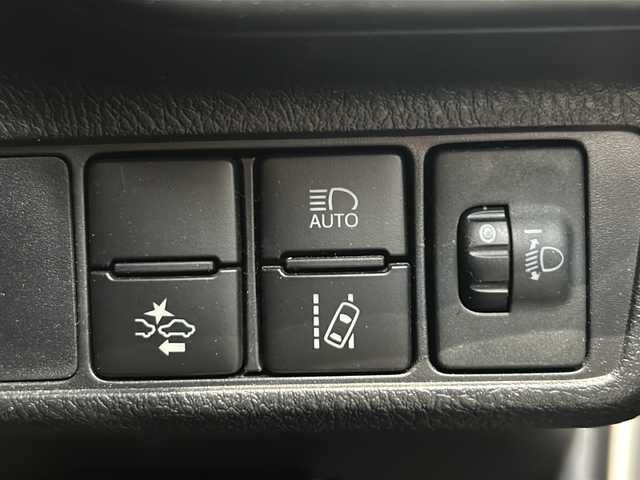 トヨタ カローラ フィールダー 1．5G 高知県 2015(平27)年 9.9万km ホワイトパールクリスタルシャイン ナビ/・Bl押しuetooth/・CD/DVD/・フルセグTV/トヨタセーフティセンス/アイドリングストップ/前後ドラレコ/ルーフレール/スペアキー