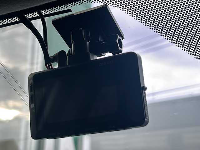 トヨタ カローラ フィールダー 1．5G 高知県 2015(平27)年 9.9万km ホワイトパールクリスタルシャイン ナビ/・Bl押しuetooth/・CD/DVD/・フルセグTV/トヨタセーフティセンス/アイドリングストップ/前後ドラレコ/ルーフレール/スペアキー