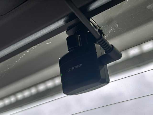 トヨタ カローラ フィールダー 1．5G 高知県 2015(平27)年 9.9万km ホワイトパールクリスタルシャイン ナビ/・Bl押しuetooth/・CD/DVD/・フルセグTV/トヨタセーフティセンス/アイドリングストップ/前後ドラレコ/ルーフレール/スペアキー