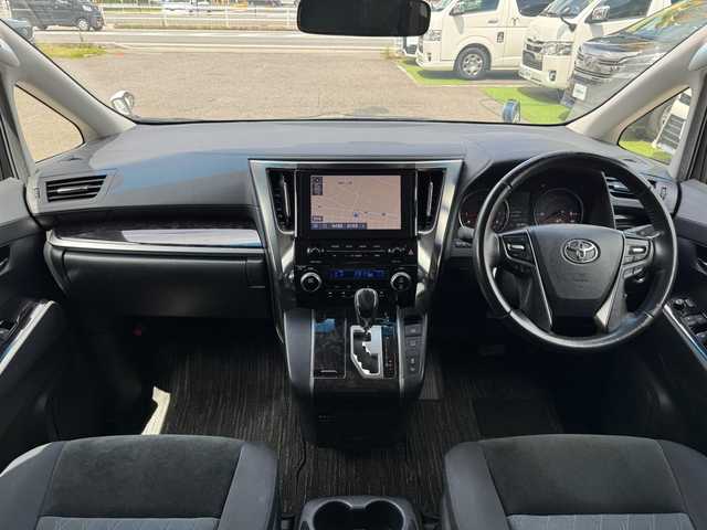 トヨタ アルファード S 滋賀県 2020(令2)年 6.3万km ホワイトパールクリスタルシャイン ワンオーナー/純正9インチディスプレイオーディオ /　フルセグ Bluetooth CD DVD  AM FM /Tコネクトナビキット/DVDデッキ/バックカメラ/スペアタイヤ/両側パワースライドドア/純正フリップダウンモニター/ビルトインETC/Toyota Safety Sense /プリクラッシュセーフティ/レーントレーシングアシスト［LTA］/レーダークルーズコントロール/ロードサインアシスト［RSA］/オートマチックハイビーム［AHB］/先行車発進告知機能［TMN］/純正フロアマット/スマートキー×2/プッシュスタート/