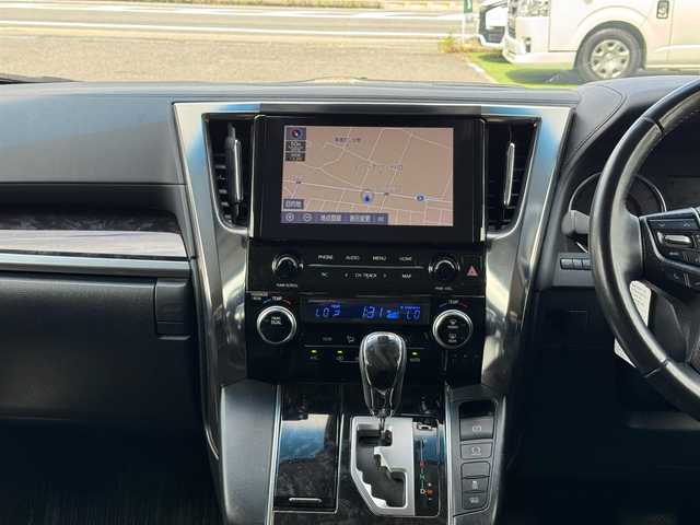 トヨタ アルファード S 滋賀県 2020(令2)年 6.3万km ホワイトパールクリスタルシャイン ワンオーナー/純正9インチディスプレイオーディオ /　フルセグ Bluetooth CD DVD  AM FM /Tコネクトナビキット/DVDデッキ/バックカメラ/スペアタイヤ/両側パワースライドドア/純正フリップダウンモニター/ビルトインETC/Toyota Safety Sense /プリクラッシュセーフティ/レーントレーシングアシスト［LTA］/レーダークルーズコントロール/ロードサインアシスト［RSA］/オートマチックハイビーム［AHB］/先行車発進告知機能［TMN］/純正フロアマット/スマートキー×2/プッシュスタート/
